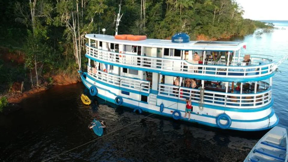 Durante forte ventania barco afunda no interior do Amazonas