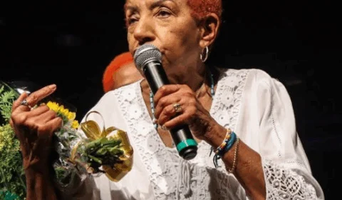 Leci Brandão passa mal em viagem de avião e é levada para hospital