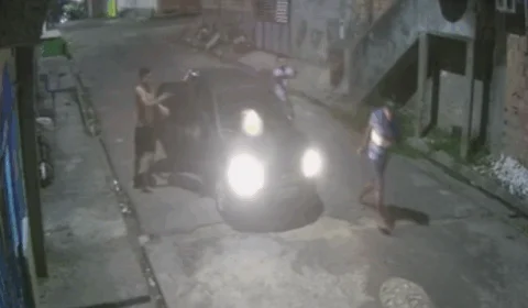 Vídeo mostra momento em que homem é cercado por criminosos e executado no Mutirão