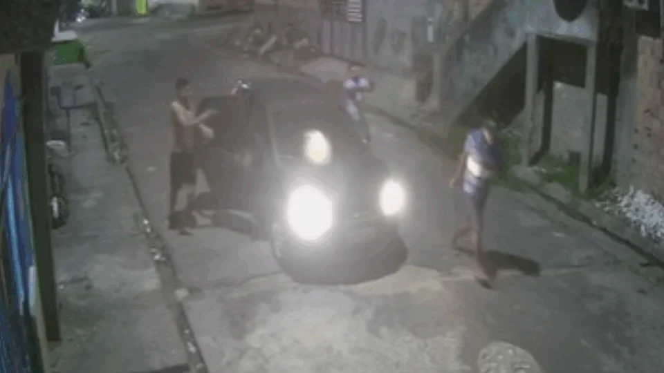 Vídeo mostra momento em que homem é cercado por criminosos e executado no Mutirão