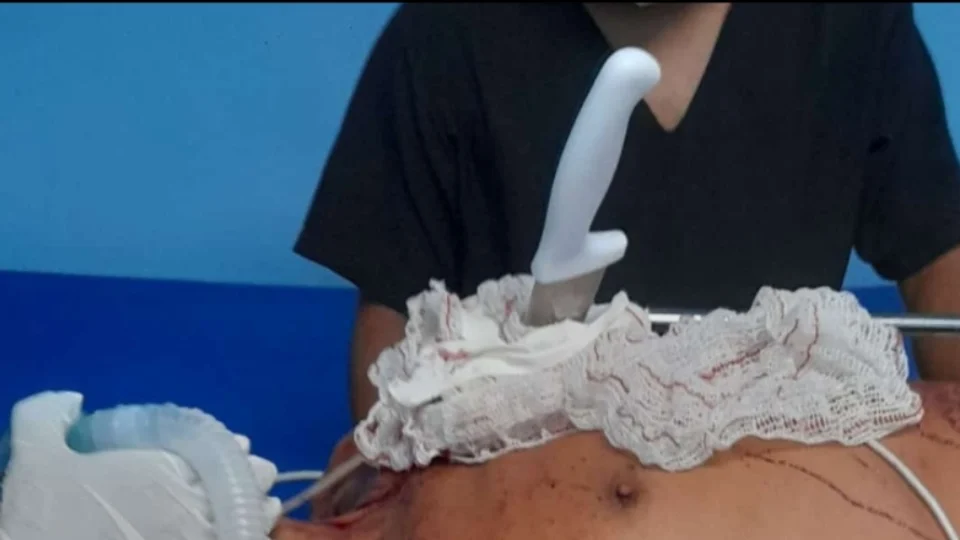 Pescador é achado morto com faca cravada no peito