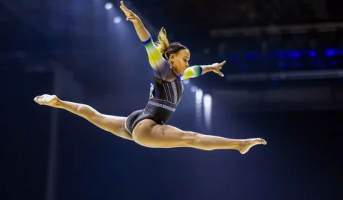 Rebeca Andrade leva prata nas barras assimétricas na Copa do Mundo