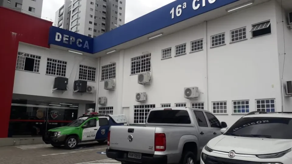 Mãe é presa suspeita de agredir filho de 13 anos com facão em Manaus