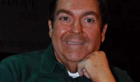 Faustão recebe alta hospitalar após internação às pressas para fazer exames