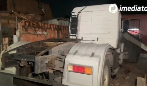 VÍDEO: caminhão invade residência na Zona Leste de Manaus