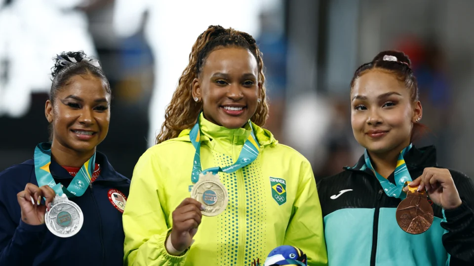 Rebeca Andrade é campeã pan-americana da prova de salto sobre a mesa