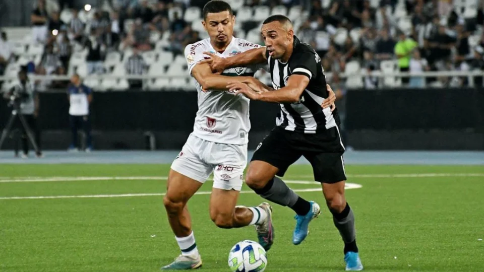 Brasileiro: Fluminense recebe Botafogo em clássico no Maracanã