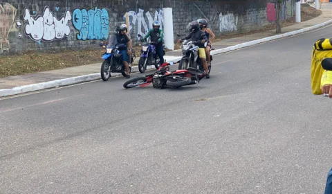 VÍDEO: acidente de moto em Manaus deixa pai e filha feridos