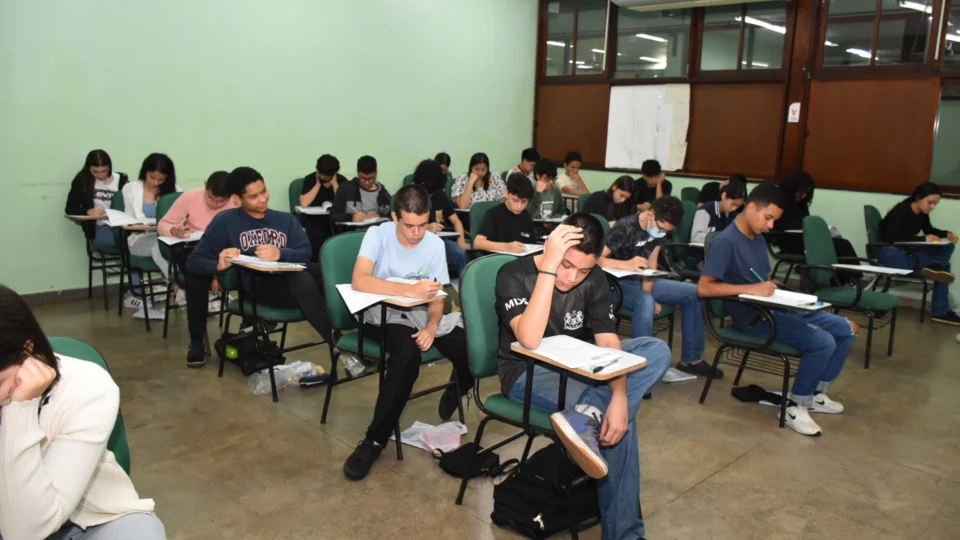 Vestibular seriado (SIS) da UEA acontece de forma tranquila no Amazonas