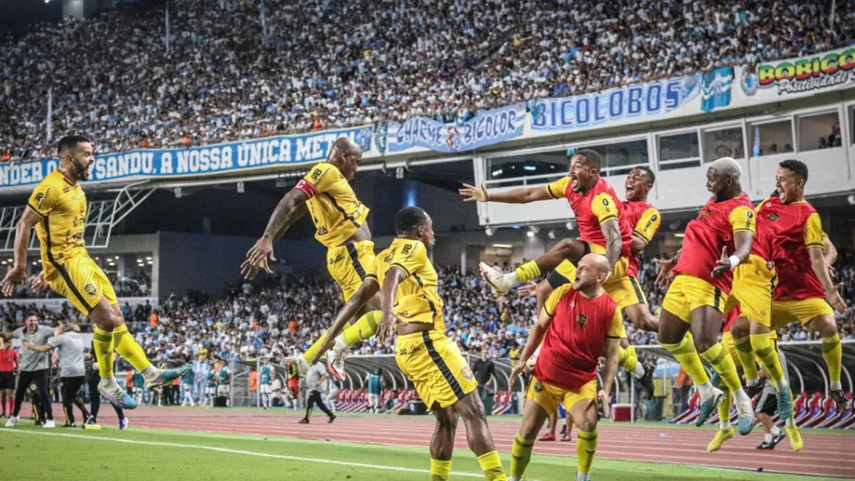 Amazonas FC supera por 2 a 1 o Paysandu e se aproxima da Série B