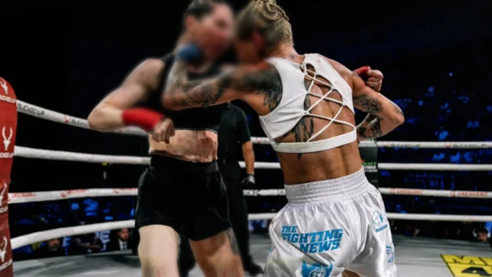 VEJA VÍDEO: lutadora arranca dente de adversária em duelo de boxe