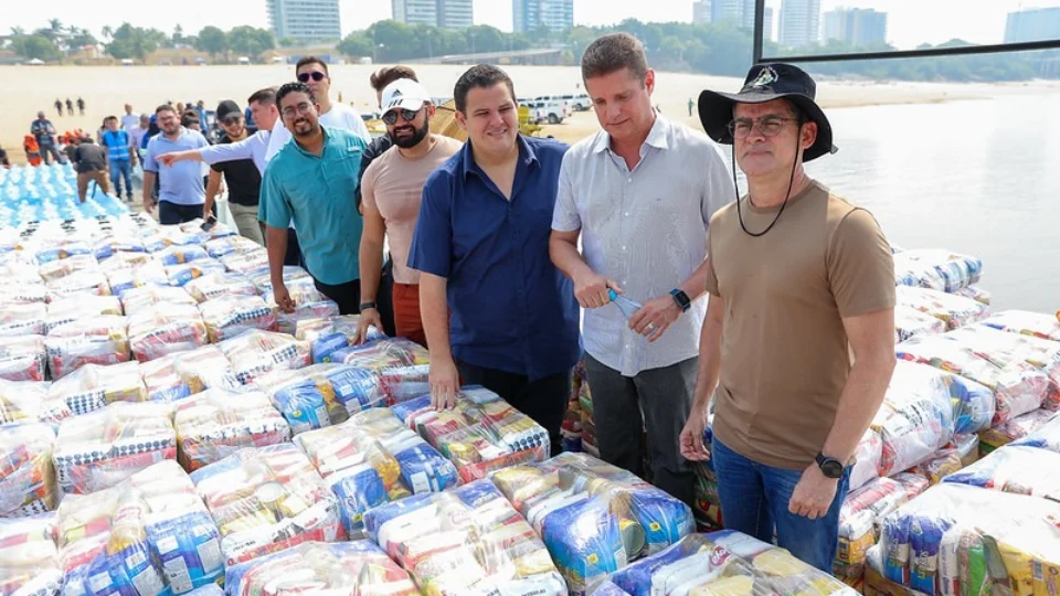 Prefeito anuncia fechamento da praia da Ponta Negra para o banho e auxílio a 6.800 ribeirinhos