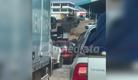 Lancha de fuzileiros navais pega fogo na Porto da Ceasa, em Manaus; Veja vídeo