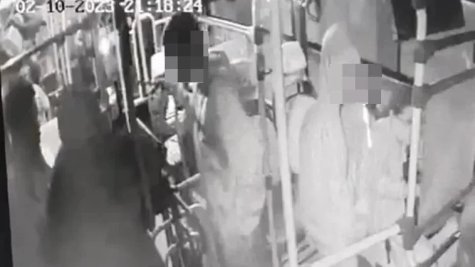 Cobrador de ônibus é morto com um tiro na cabeça em assalto; Veja vídeo