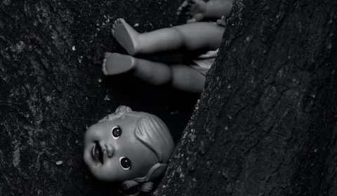 Tentativa de abuso infantil resulta em prisões de padrasto e mãe, em Manaus