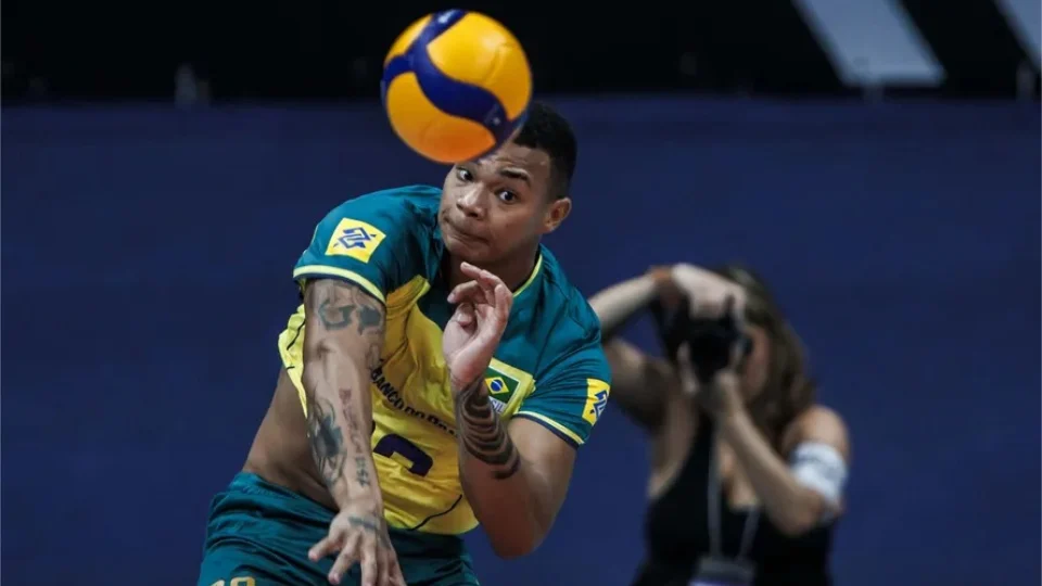 Seleção masculina de vôlei encara o time da Itália em busca de vaga nos Jogos Olímpicos