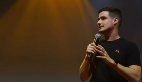 Influenciador religioso grava vídeo de perdão antes de ser preso por estupro