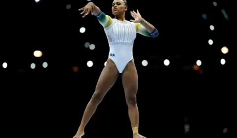 Rebeca Andrade é bronze no trave no Mundial de Ginástica
