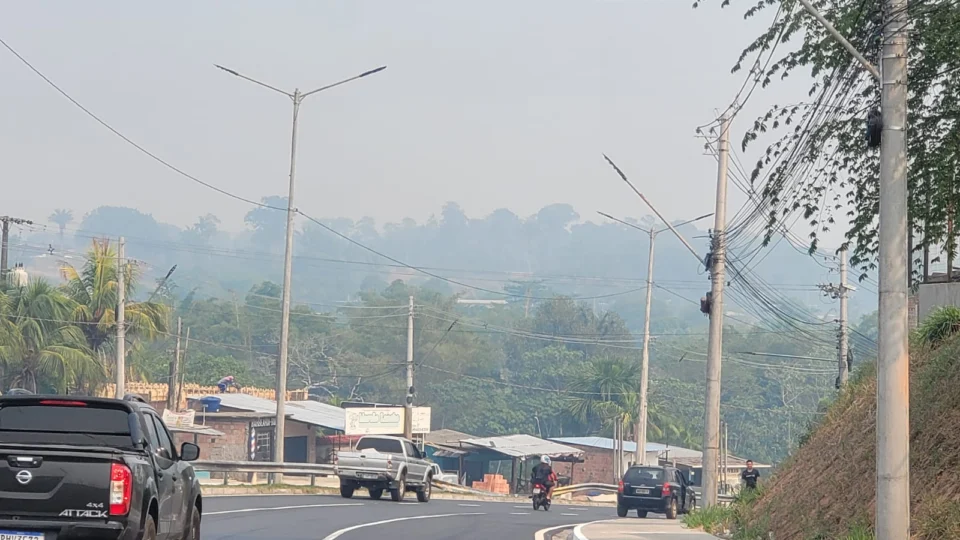 FUMAÇA: bairros em Manaus amanheceram com a qualidade do ar péssima