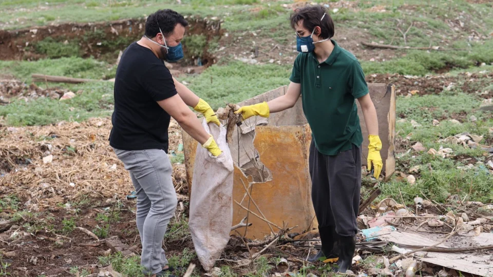 Ação ambiental organizada por Amom recolhe quase 10 toneladas de lixo da orla do São Raimundo