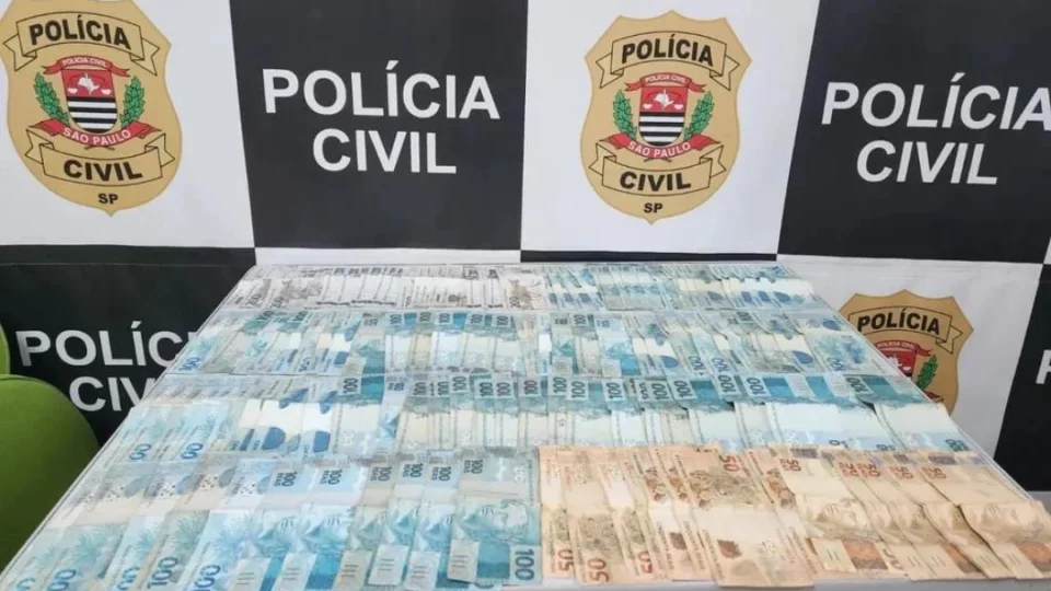 Jovem é presa após furtar mais de R$ 14 mil da própria bisavó