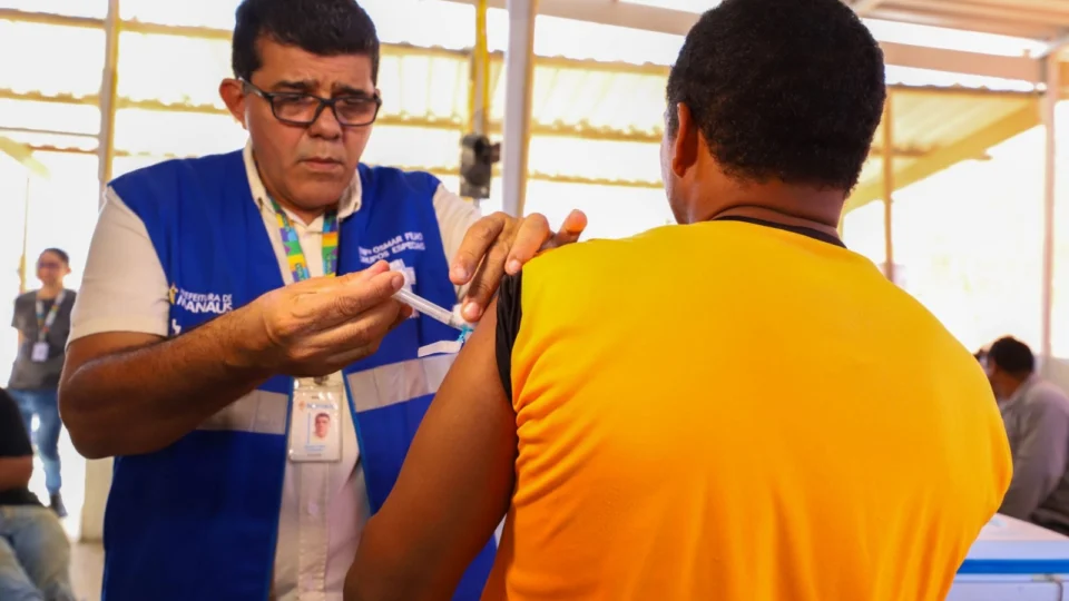 Vacinação contra a Covid-19 será aplicada em nove pontos neste sábado
