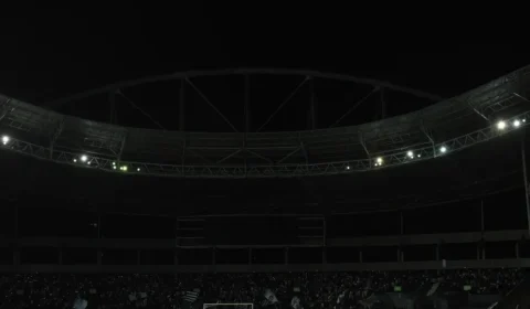 Jogo entre Botafogo e Athletico-PR é suspensa por falta de luz no estádio