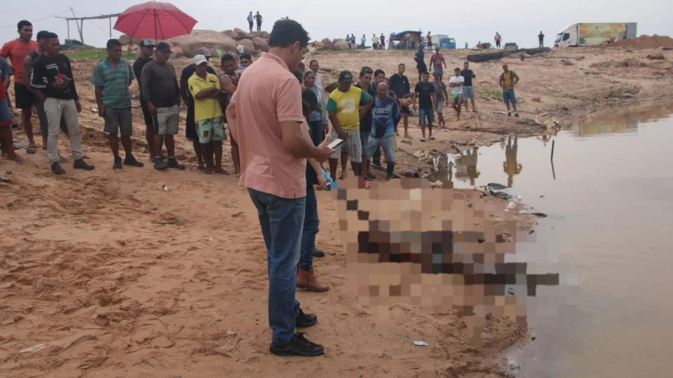 Corpo é encontrado boiando na Manaus Moderna