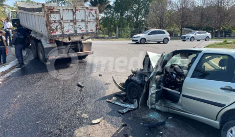 Colisão entre carro e caminhão no Distrito Industrial de Manaus deixa quatro feridos