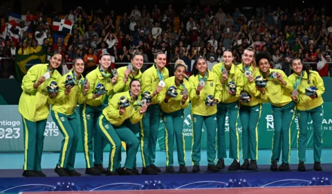 Seleção brasileira garante prata pan-americana no vôlei feminino