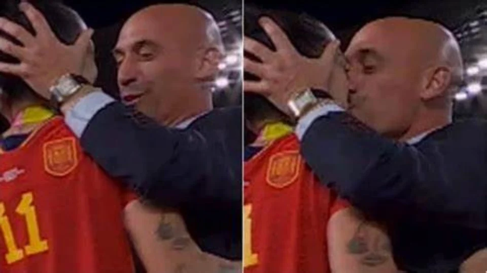 Ex-presidente da federação espanhola, é banido do futebol por 3 anos após beijo forçado em jogadora