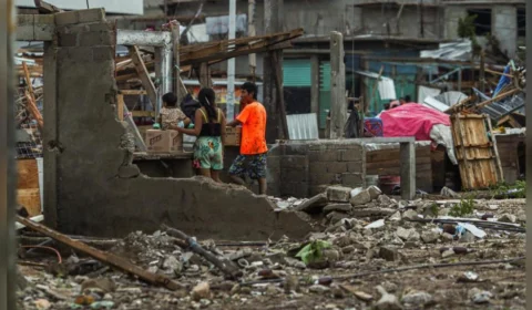 Furacão Otis deixa quase 100 mortos e desaparecidos no México