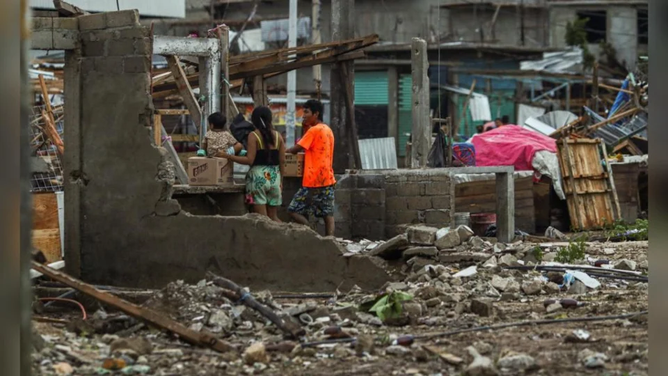 Furacão Otis deixa quase 100 mortos e desaparecidos no México