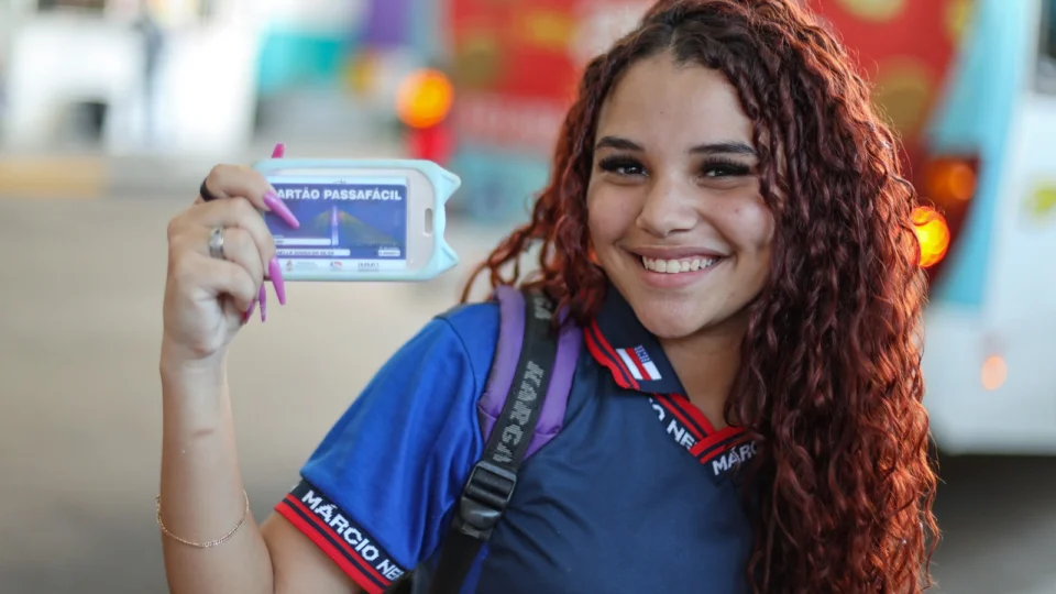 Governo do Amazonas repassa R$20 milhões para garantir passe livre estudantil em Manaus