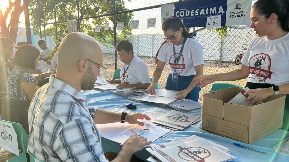 Governo de RR entrega Escrituras 200 públicas para famílias no bairro Pricumã