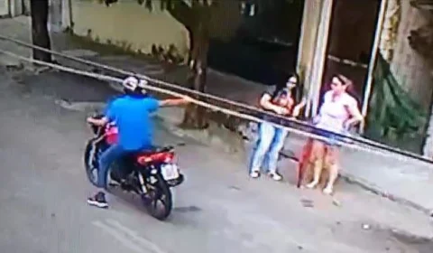 VÍDEO: mãe se desespera ao ver filha sendo baleada por criminoso em assalto