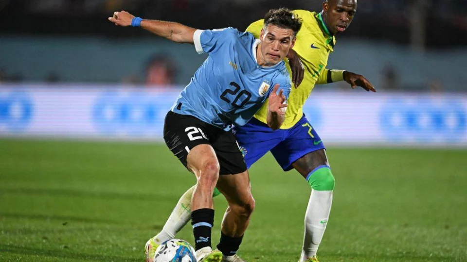 Brasil é derrotado pelo Uruguai e perde invencibilidade nas Eliminatórias