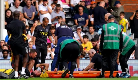 Imagens fortes: zagueiro sofre fratura exposta na Premier League