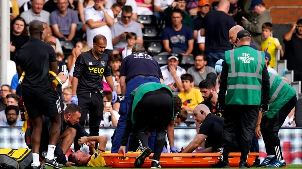 Imagens fortes: zagueiro sofre fratura exposta na Premier League