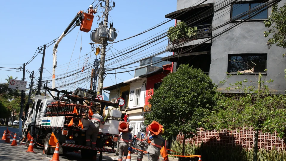 Confira os bairros que ficarão sem energia elétrica neste domingo, em Manaus