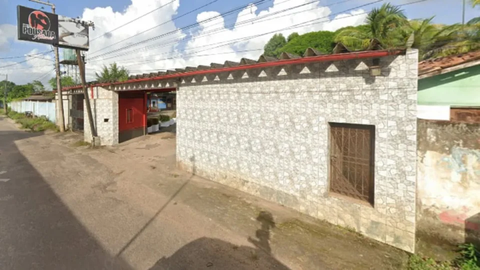 Indivíduo encapuzado mata homem a tiros em motel no Pará