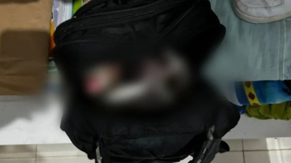 Bebê de 8 meses é encontrado morto dentro de mochila de adolescente de 14 anos