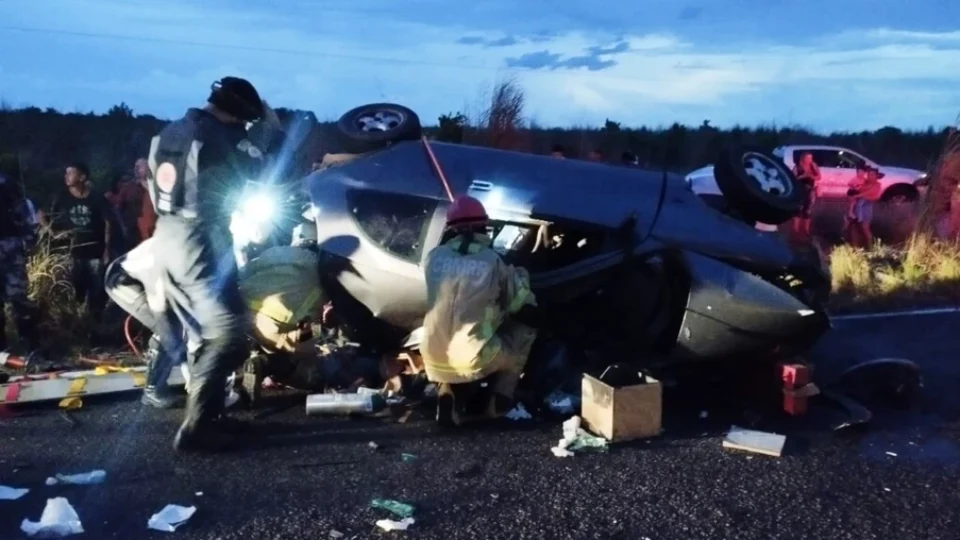 Vídeo: acidente mata 3 e deixa outros 3 gravemente feridos na RR-205, em Roraima