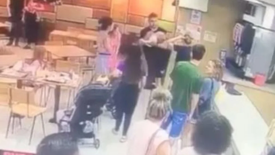 Veja Vídeo: Bombeiro de férias salva bebê de 1 ano engasgada em Shopping