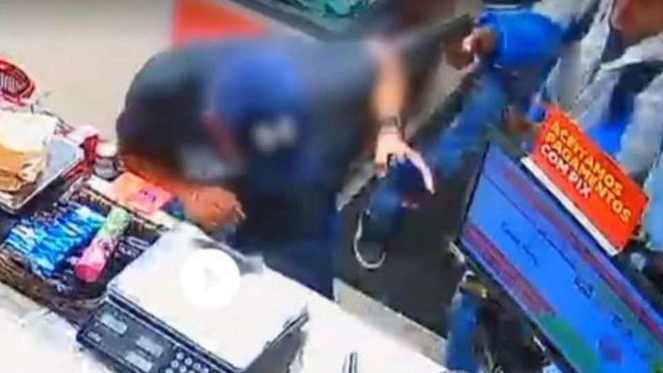 Vídeo mostra momento em que PM aposentado é executado