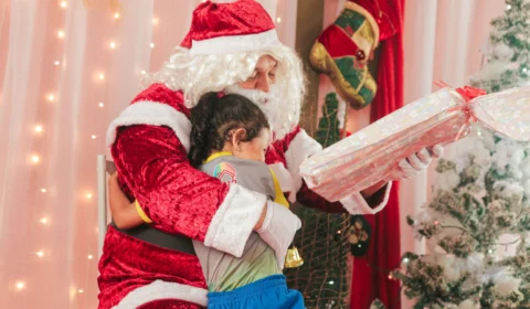 ‘Natal Feito por Nós’ arrecada brinquedos para crianças e adolescentes
