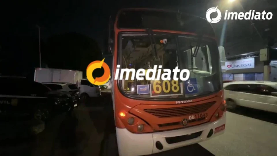 Passageiros vivem momentos de terror durante assalto a ônibus da linha 608