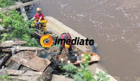 Homem com tatuagens de nomes é encontrado morto dentro de igarapé no bairro Aparecida
