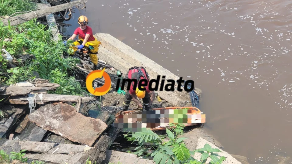 Homem com tatuagens de nomes é encontrado morto dentro de igarapé no bairro Aparecida