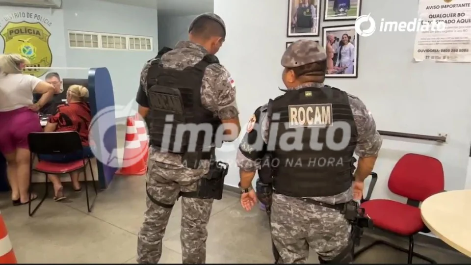 Rocam prende homem com drogas e arma de fogo em Manaus